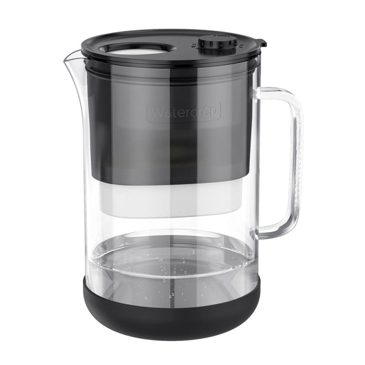 Wassertropfen großer Glasfilter-Pitcher